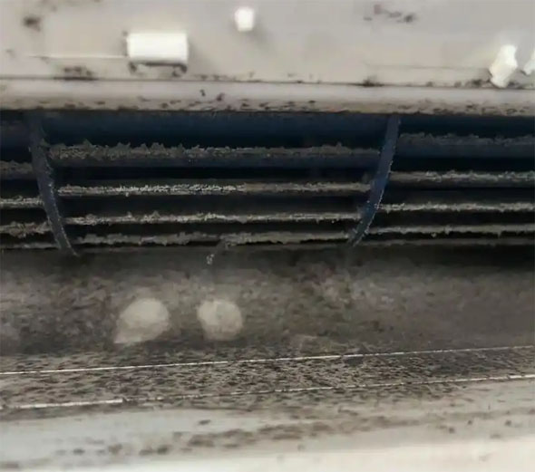 金明空调吹的风有股烧焦味是怎么回事